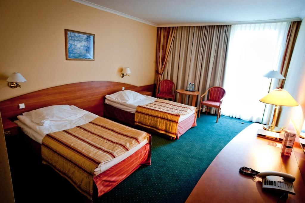 Отель Hotel Atut w Licheniu Лихень
