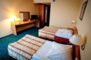 Отель Hotel Atut w Licheniu Лихень Двухместный номер «Комфорт» с 1 кроватью или 2 отдельными кроватями-3